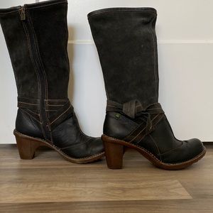 Zip up leather boots. Size 41